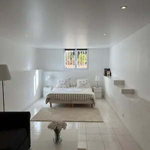  Appartement T3 Avec Jardin Et Piscine Privee