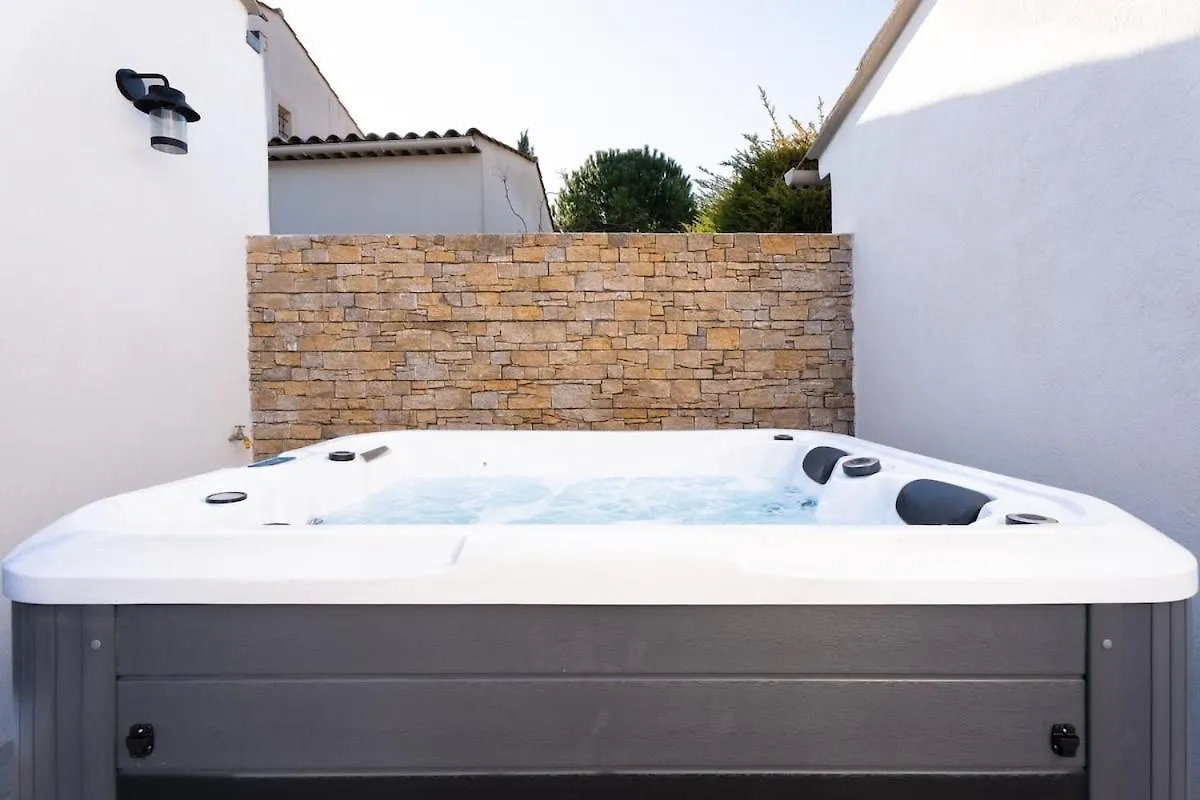 Maisonnette Cosy Avec Jacuzzi Velaux 0*,  Francia